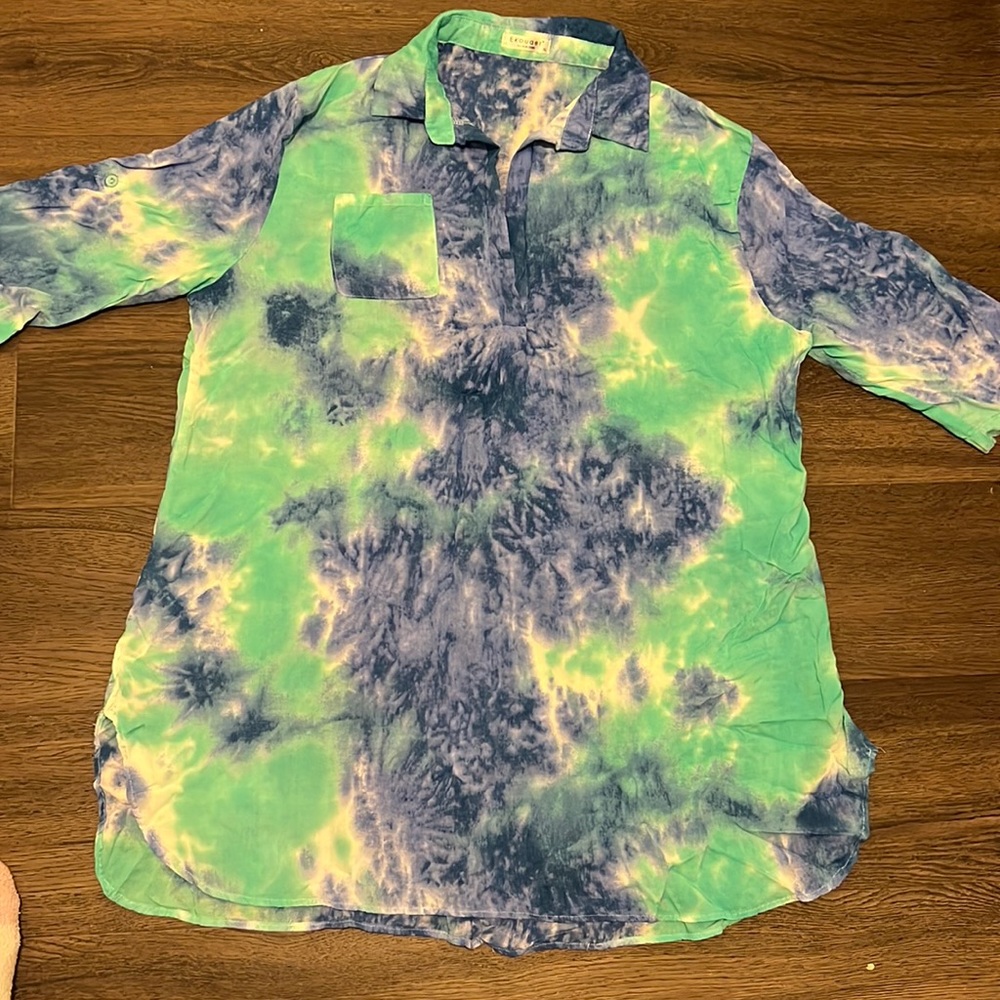 Women’s Tie Dye oversized blouse. Super cute could also be worn as a dress.